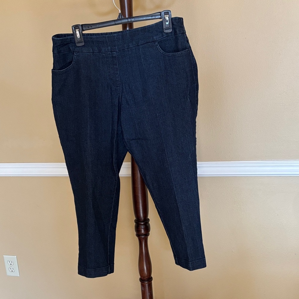 Elegant Dark Blue Cropped Jeans